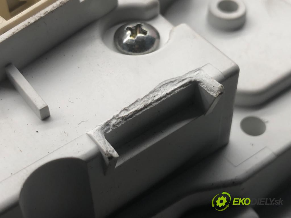 PEUGEOT 308 II liftback 2018 81 kW 1.2 THP 110 1199 Prístrojovka 9825206280 (Prístrojová doska)