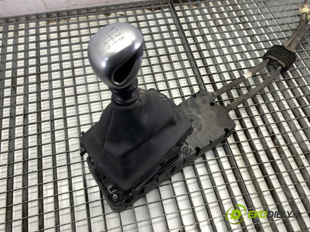 PEUGEOT 308 II liftback 2018 81 kW 1.2 THP 110 1199 Kulisa  (Rýchlostná páka (kulisa))