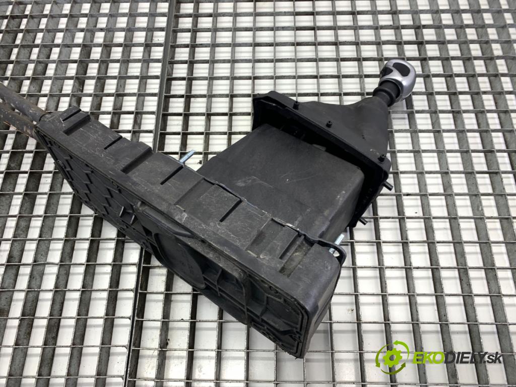 PEUGEOT 308 II liftback 2018 81 kW 1.2 THP 110 1199 Kulisa  (Rýchlostná páka (kulisa))