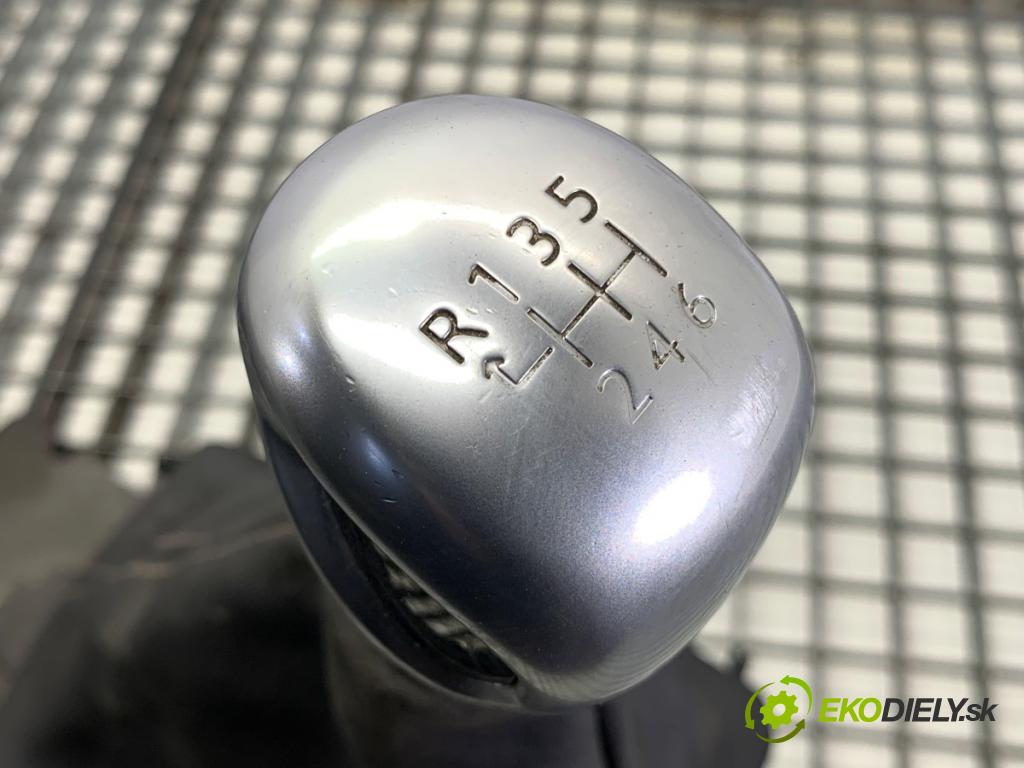 PEUGEOT 308 II liftback 2018 81 kW 1.2 THP 110 1199 Kulisa  (Rýchlostná páka (kulisa))