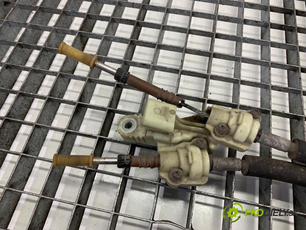 PEUGEOT 308 II liftback 2018 81 kW 1.2 THP 110 1199 Kulisa  (Rýchlostná páka (kulisa))