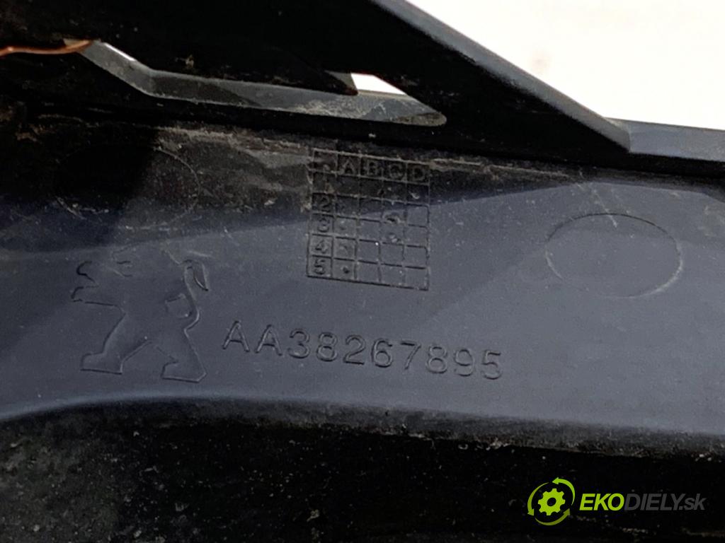 PEUGEOT 308 II liftback 2018 81 kW 1.2 THP 110 1199 mří halogenu mlhovky levá strana AA38267895