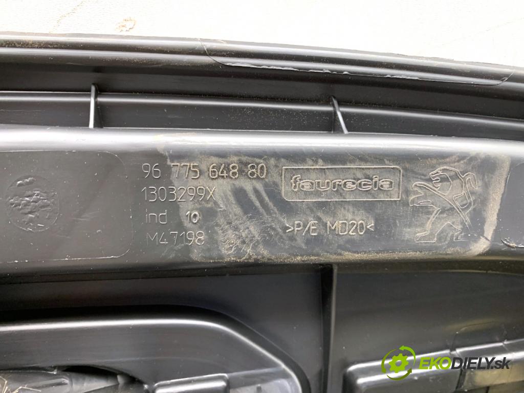 PEUGEOT 308 II liftback 2018 81 kW 1.2 THP 110 1199 palubní doska POLŠTÁŘ: spolujezdce 9677564880