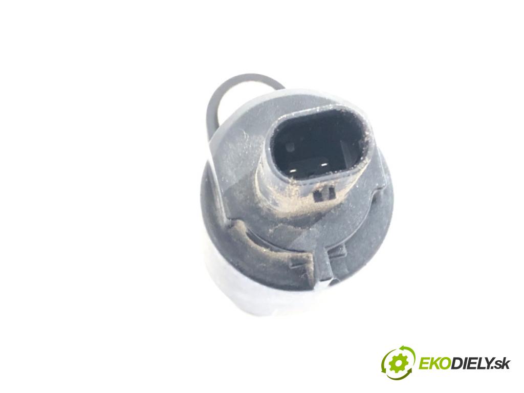 PEUGEOT 308 II liftback 2018 81 kW 1.2 THP 110 1199 Snímač variabilný fázy 9812046280 (Snímač)