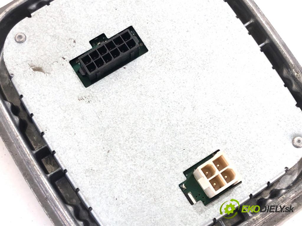 PEUGEOT 308 II liftback 2018 81 kW 1.2 THP 110 1199 Menič XENON 130732940400 (Riadiaca jednotka xenónu)