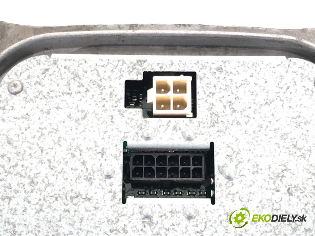 PEUGEOT 308 II liftback 2018 81 kW 1.2 THP 110 1199 Menič XENON 130732940300 (Riadiaca jednotka xenónu)