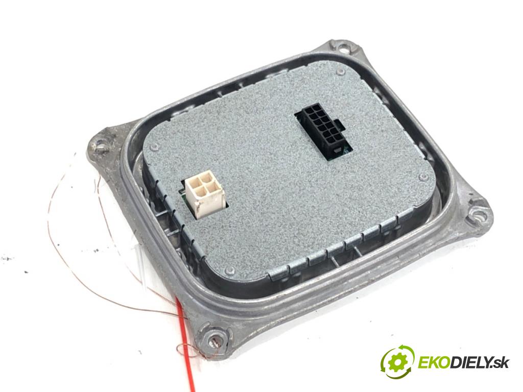 PEUGEOT 308 II liftback 2018 81 kW 1.2 THP 110 1199 Menič XENON 130732940400 (Riadiaca jednotka xenónu)