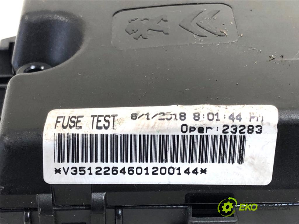 PEUGEOT 308 II liftback 2018 81 kW 1.2 THP 110 1199 skříňka poistková 9806192580 (Pojistková skříňka)