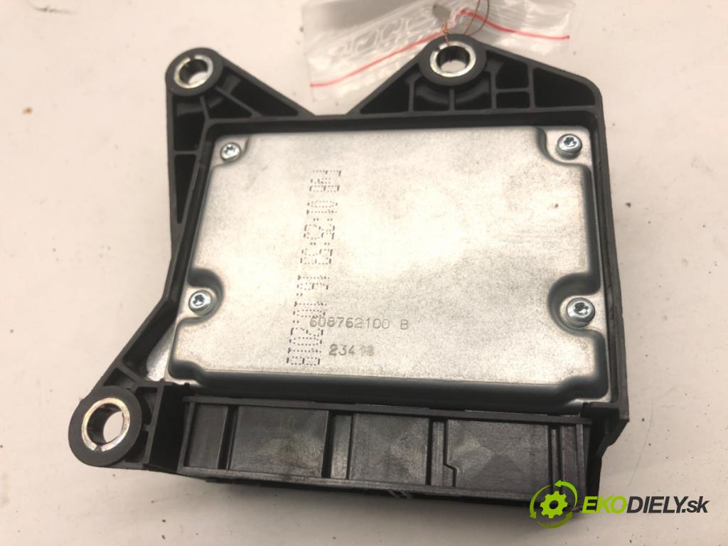 PEUGEOT 308 II liftback 2018 81 kW 1.2 THP 110 1199 senzor airbag 9807568180 (Snímač)