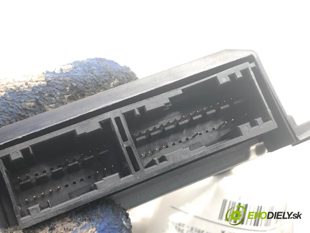 PEUGEOT 308 II liftback 2018 81 kW 1.2 THP 110 1199 senzor airbag 9807568180 (Snímač)