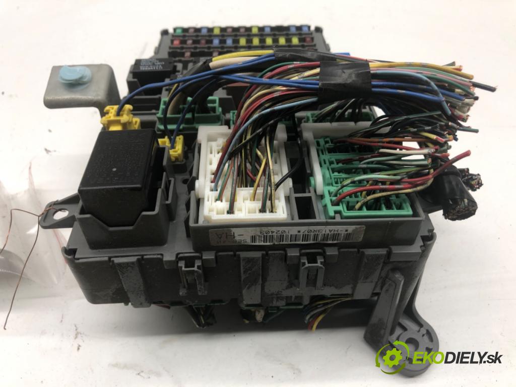 ACURA TL sedan 2004 198 kW 3.2 S 3210 modul BSI  (Pojistková skříňka)