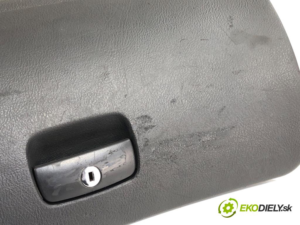 VW PASSAT B5 FL sedan 2004 96 kW 1.9 TDI 1896 Priehradka, kastlík spolujazdca 3B1857101 (Priehradka (kastlík))