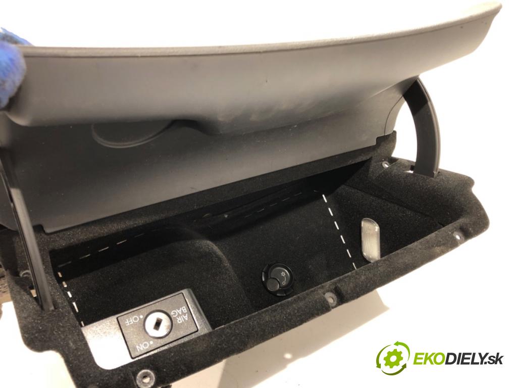 VW PASSAT B5 FL sedan 2004 96 kW 1.9 TDI 1896 Priehradka, kastlík spolujazdca 3B1857101 (Priehradka (kastlík))