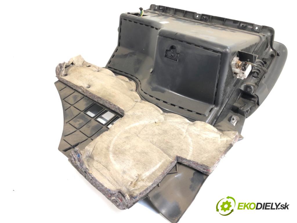 VW PASSAT B5 FL sedan 2004 96 kW 1.9 TDI 1896 Priehradka, kastlík spolujazdca 3B1857101 (Priehradka (kastlík))