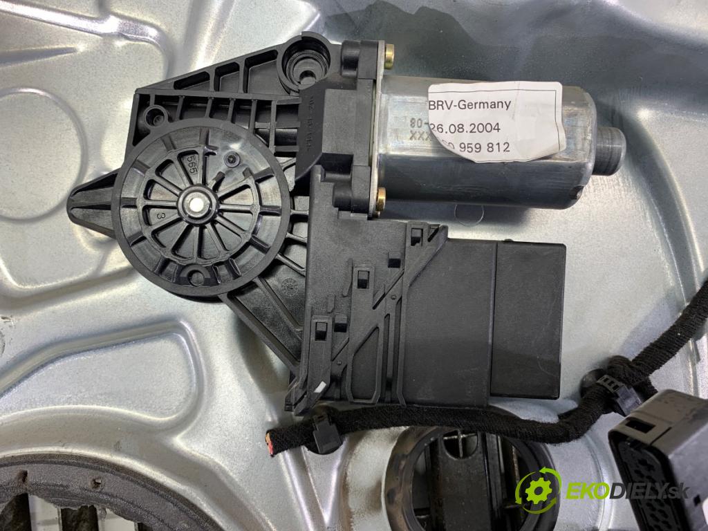 VW PASSAT B5 FL sedan 2004 96 kW 1.9 TDI 1896 mechanismus okna pravý zadní část