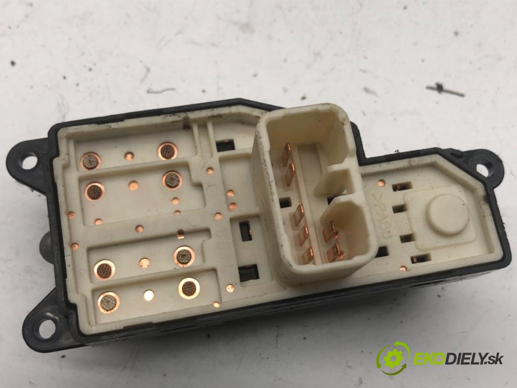 SUZUKI WAGON R+ liftback 2004 69 kW 1.3 (RB 413) 1328 Prepínač okien  (Prepínacie páčky pod volantom)