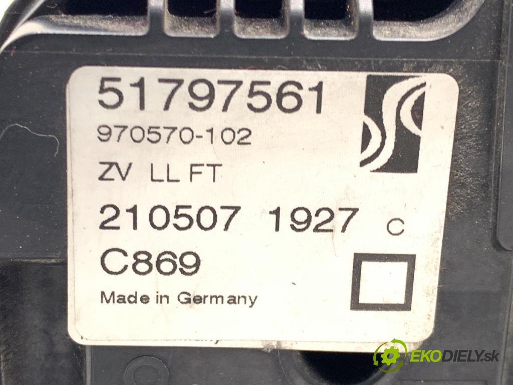 FIAT GRANDE PUNTO liftback 2007 57 kW 1.4 (199AXB11, 199AXB1A, 199BXB1A, 199AXL1A) 1368 zámok dveře levý přední část 51797561