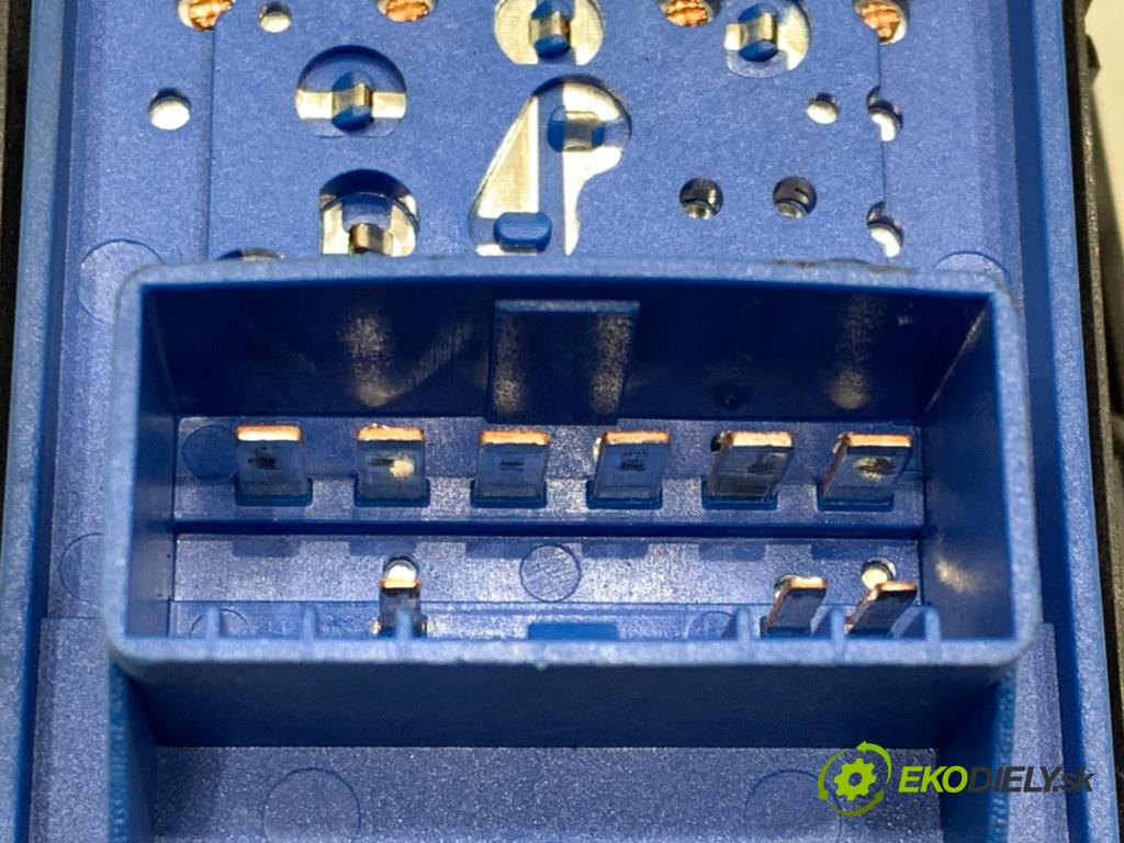 FIAT GRANDE PUNTO liftback 2007 57 kW 1.4 (199AXB11, 199AXB1A, 199BXB1A, 199AXL1A) 1368 Prepínač okien 735423371 (Prepínacie páčky pod volantom)