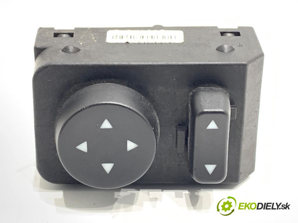 FIAT GRANDE PUNTO liftback 2007 57 kW 1.4 (199AXB11, 199AXB1A, 199BXB1A, 199AXL1A) 1368 Prepínač nastavenia spätných zrkadiel  (Prepínacie páčky pod volantom)