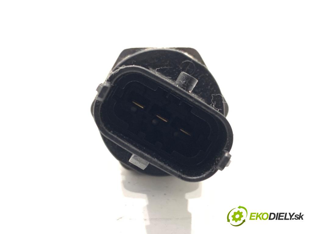 JEEP GRAND CHEROKEE WK SUV 2012 177 kW 3.0 CRD V6 4x4 2987 Snímač tlaku paliva 0281002982 (Snímač)