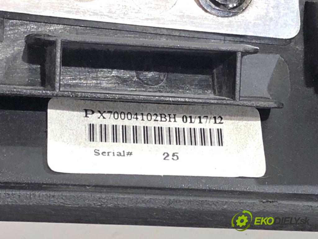 JEEP GRAND CHEROKEE WK SUV 2012 177 kW 3.0 CRD V6 4x4 2987 lišty kryt  (Lišta)