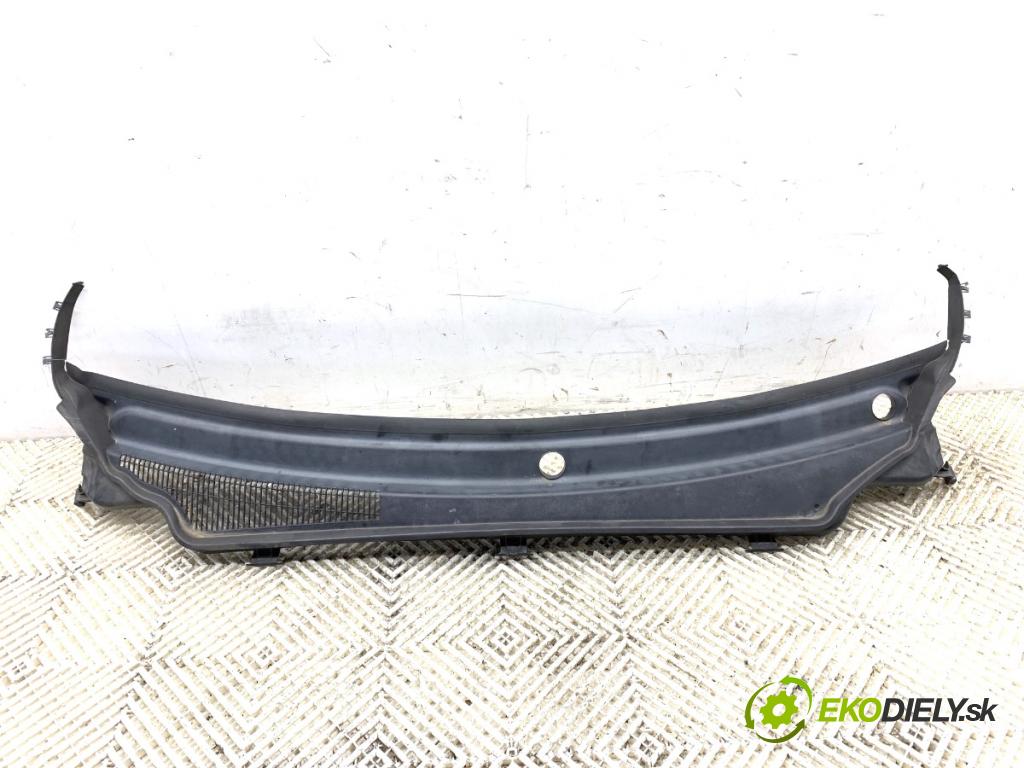 JEEP GRAND CHEROKEE WK SUV 2012 177 kW 3.0 CRD V6 4x4 2987 Torpédo, plast pod čelné okno 55079197A (Torpédo (plast pod čelným sklom))