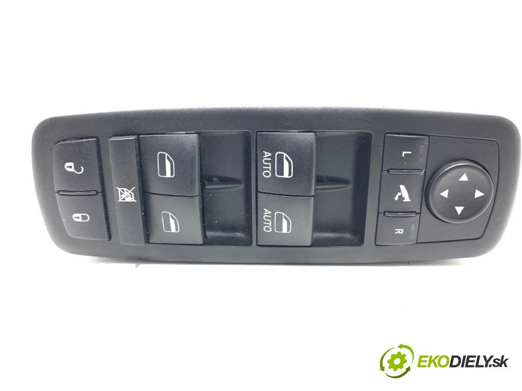 JEEP GRAND CHEROKEE WK SUV 2012 177 kW 3.0 CRD V6 4x4 2987 Prepínač okien  (Prepínacie páčky pod volantom)