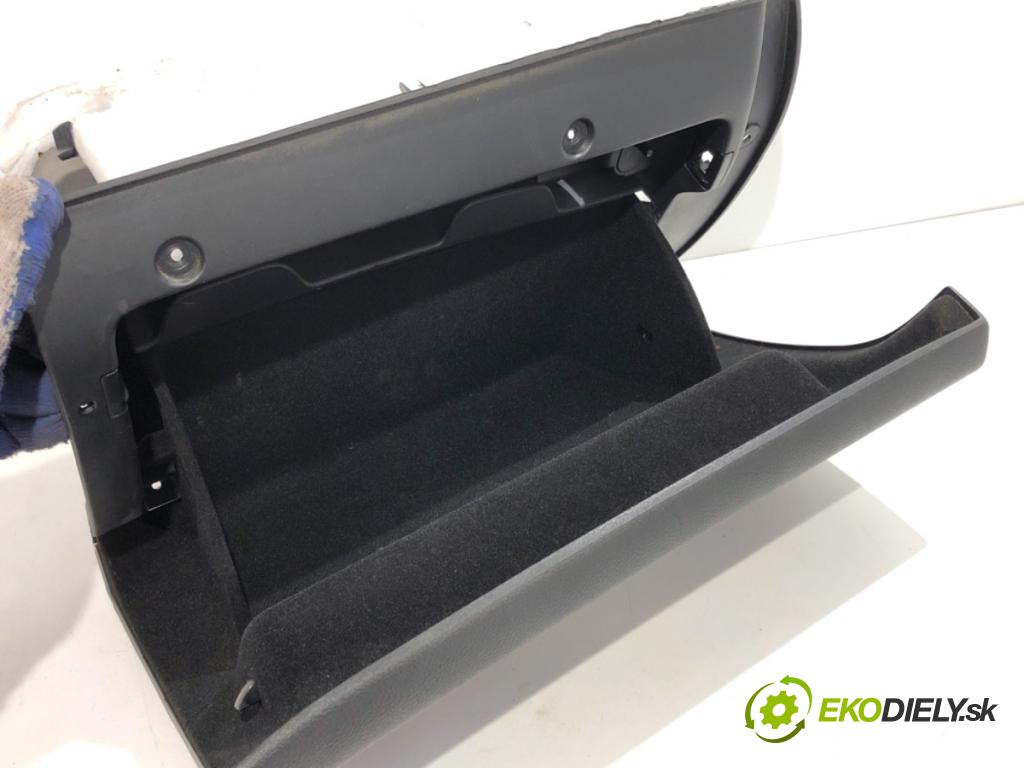 JEEP GRAND CHEROKEE WK SUV 2012 177 kW 3.0 CRD V6 4x4 2987 Priehradka, kastlík spolujazdca P01449119BL (Priehradka (kastlík))