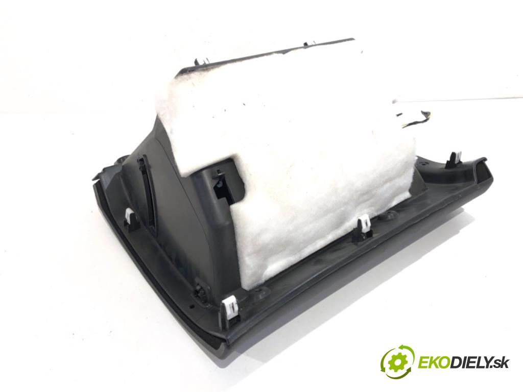 JEEP GRAND CHEROKEE WK SUV 2012 177 kW 3.0 CRD V6 4x4 2987 Priehradka, kastlík spolujazdca P01449119BL (Priehradka (kastlík))