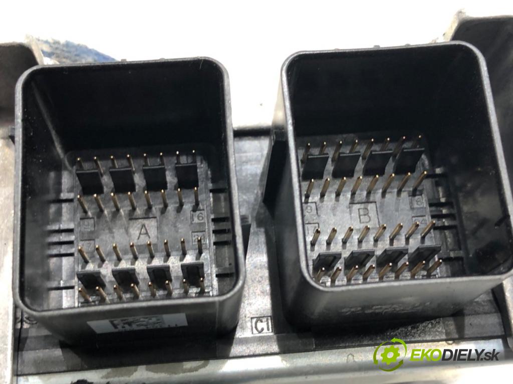 JEEP GRAND CHEROKEE WK SUV 2012 177 kW 3.0 CRD V6 4x4 2987 senzor airbag 68025654AK (Snímač)