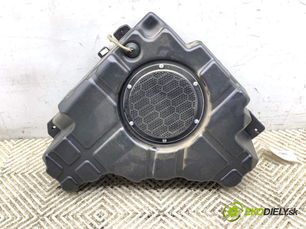 JEEP GRAND CHEROKEE WK SUV 2012 177 kW 3.0 CRD V6 4x4 2987 subwoofer 05064610A (Audio zariadenie)