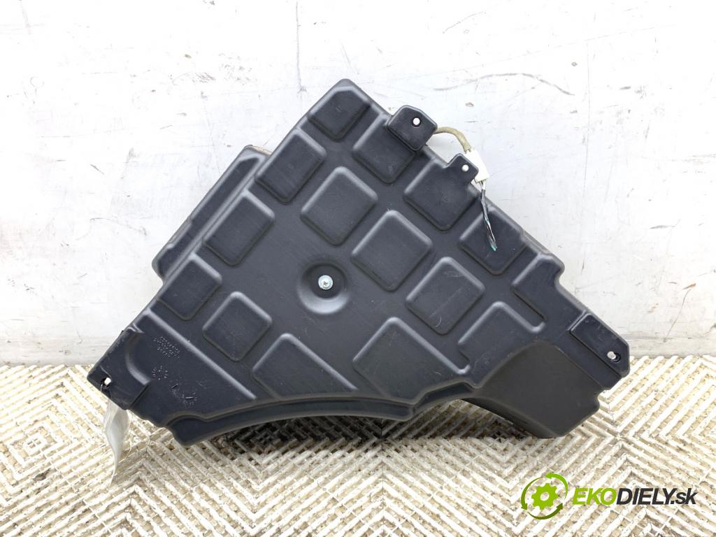 JEEP GRAND CHEROKEE WK SUV 2012 177 kW 3.0 CRD V6 4x4 2987 subwoofer 05064610A (Audio zariadenie)