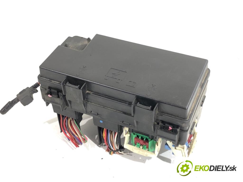 JEEP GRAND CHEROKEE WK SUV 2012 177 kW 3.0 CRD V6 4x4 2987 skříňka poistková 68089320AE (Pojistková skříňka)