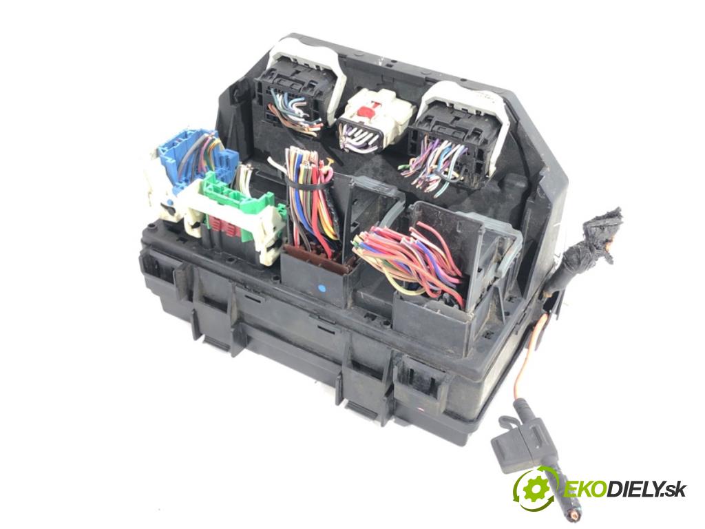 JEEP GRAND CHEROKEE WK SUV 2012 177 kW 3.0 CRD V6 4x4 2987 skříňka poistková 68089320AE (Pojistková skříňka)