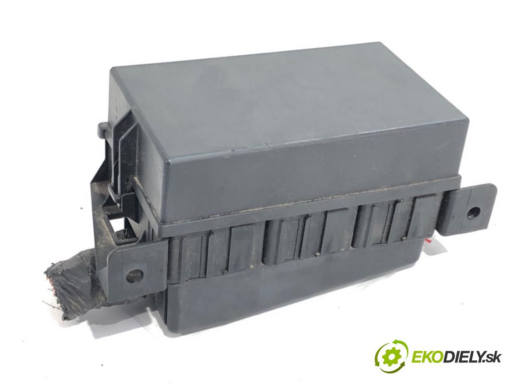 JEEP GRAND CHEROKEE WK SUV 2012 177 kW 3.0 CRD V6 4x4 2987 skříňka poistková  (Pojistková skříňka)