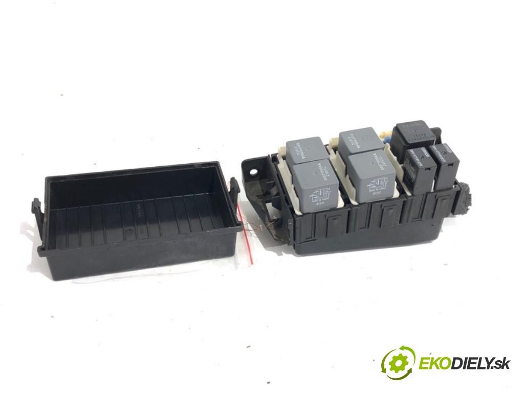 JEEP GRAND CHEROKEE WK SUV 2012 177 kW 3.0 CRD V6 4x4 2987 skříňka poistková  (Pojistková skříňka)