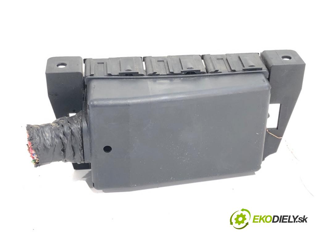 JEEP GRAND CHEROKEE WK SUV 2012 177 kW 3.0 CRD V6 4x4 2987 skříňka poistková  (Pojistková skříňka)