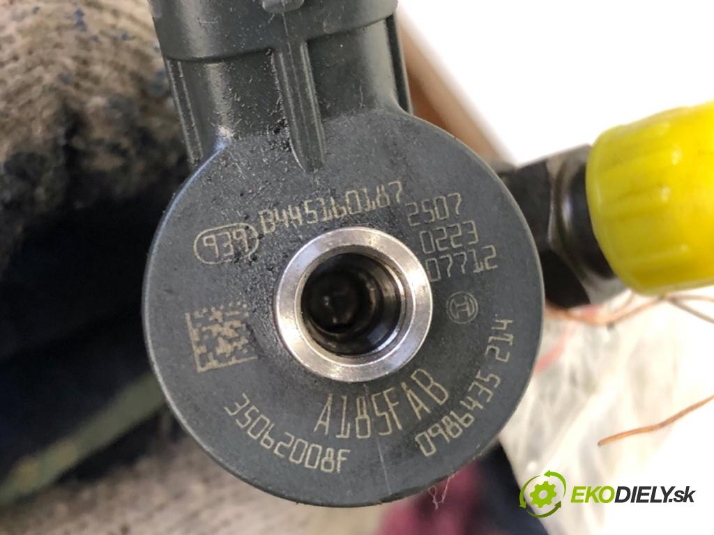 JEEP GRAND CHEROKEE WK SUV 2012 177 kW 3.0 CRD V6 4x4 2987 vstrekovač 0445110430 (Vstrekovač paliva)