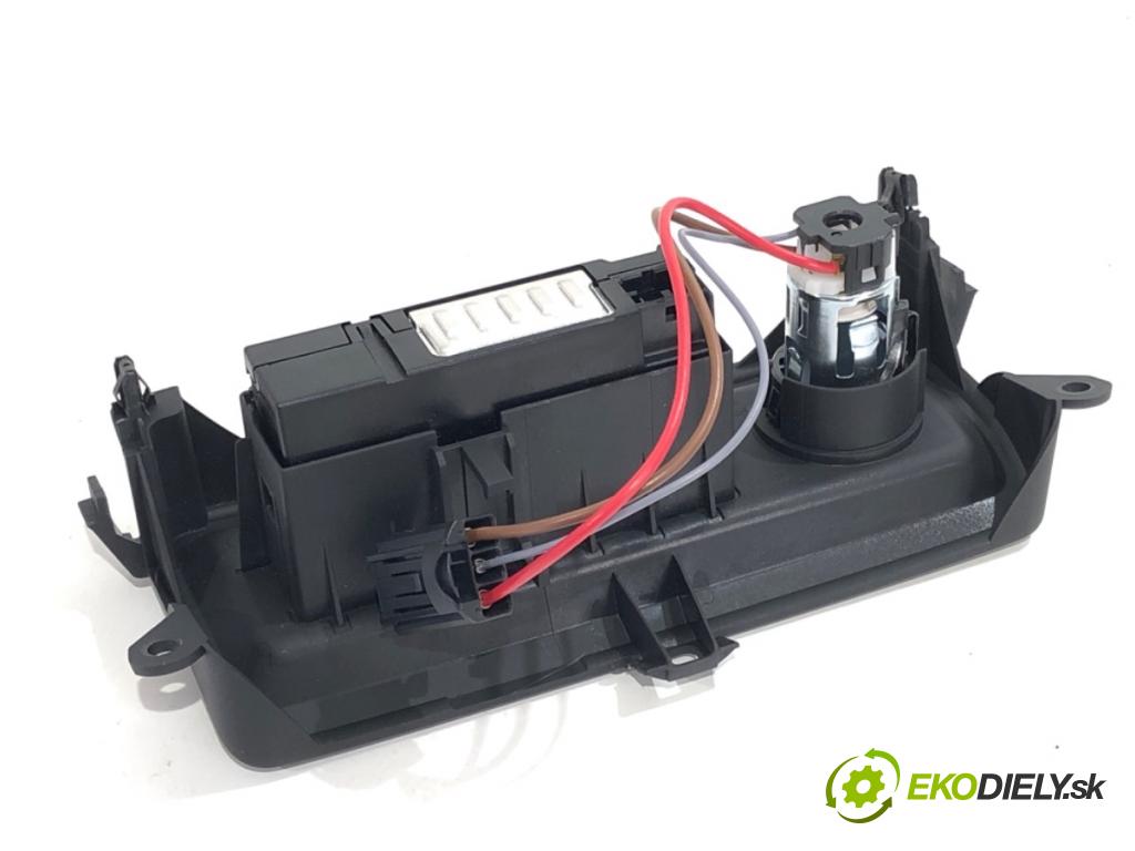 AUDI A7 C8 liftback 2023 195 kW 45 TFSI Mild Hybrid quattro 1984 HNÍZDO: USB 4K0863440