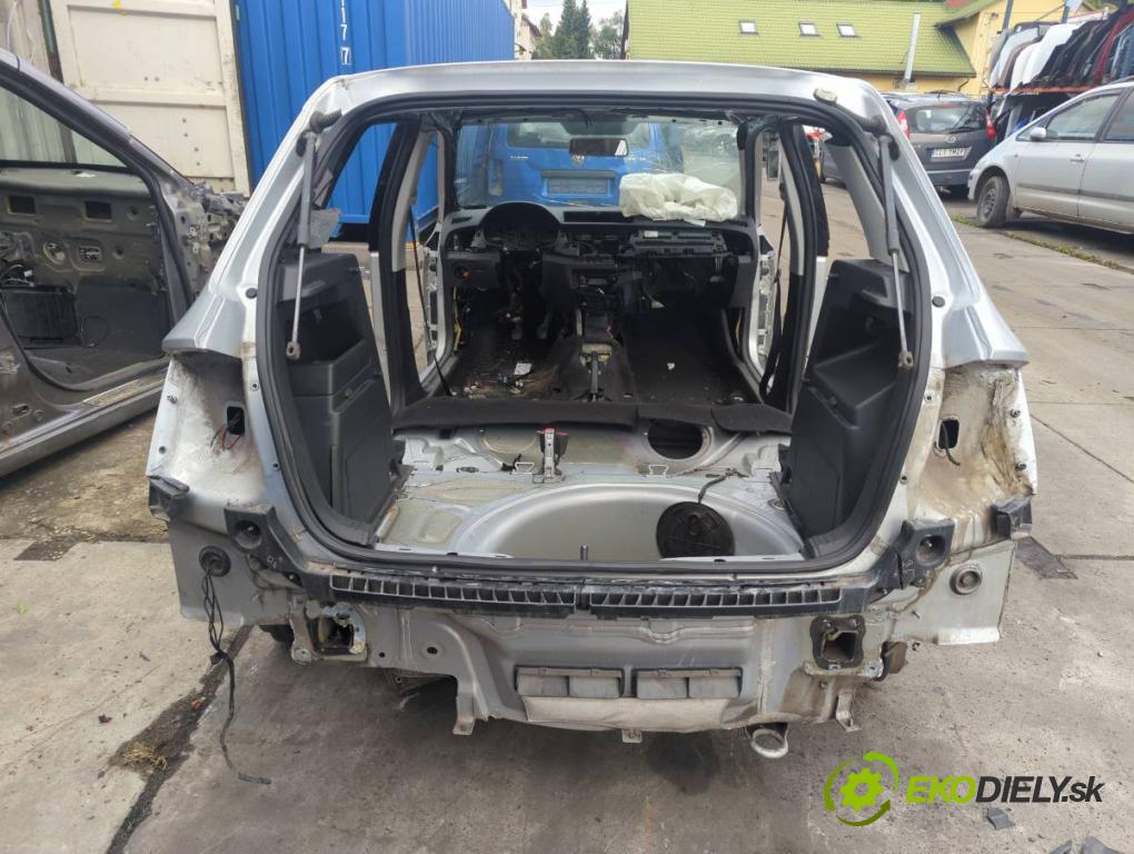 SKODA FABIA III liftback 2017 55 kW 1.0 999 KAROSERIA ČTVRŤÁK blatník zadní část levý pravý práh střecha PODŁUŻNICA levý pravý
