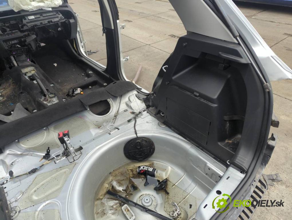 SKODA FABIA III liftback 2017 55 kW 1.0 999 KAROSERIA ČTVRŤÁK blatník zadní část levý pravý práh střecha PODŁUŻNICA levý pravý