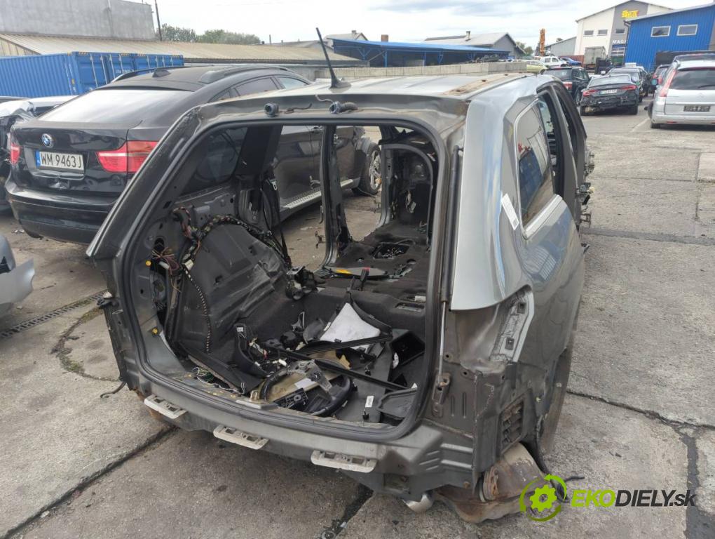 JEEP GRAND CHEROKEE WK SUV 2012 177 kW 3.0 CRD V6 4x4 2987 KAROSERIA ČTVRŤÁK blatník zadní část levý pravý práh střecha PODŁUŻNICA levý pravý