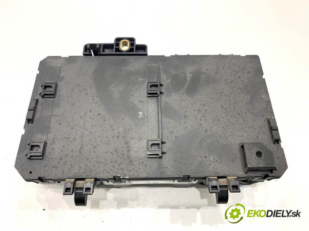 OPEL ASTRA H Kombi 2005 59 kW 1.7 CDTI (L35) 1686 skříňka poistková 13206762 (Pojistková skříňka)