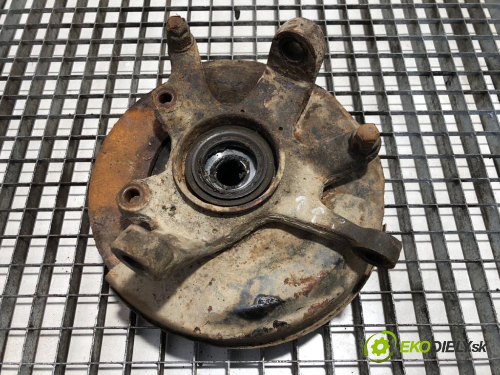 NISSAN TERRANO II samochód terenowy zamknięty 1994 91 kW 2.4 i 12V 4WD 2389 náboj pravy predný 