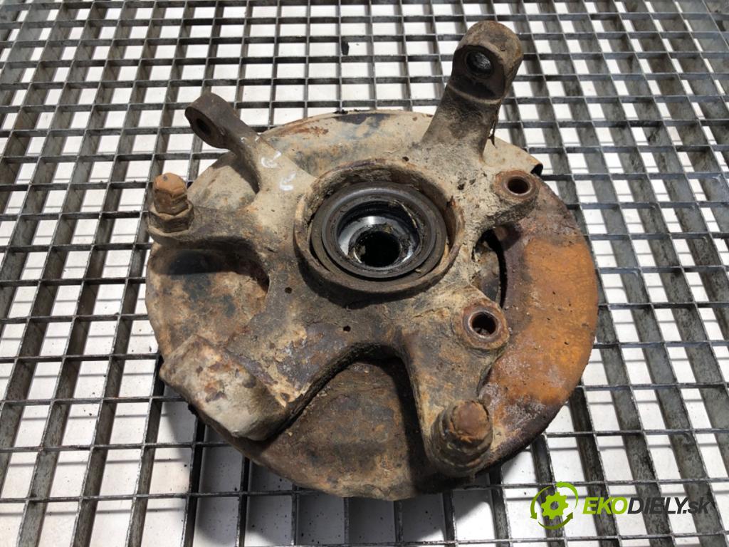 NISSAN TERRANO II samochód terenowy zamknięty 1994 91 kW 2.4 i 12V 4WD 2389 náboj pravy predný