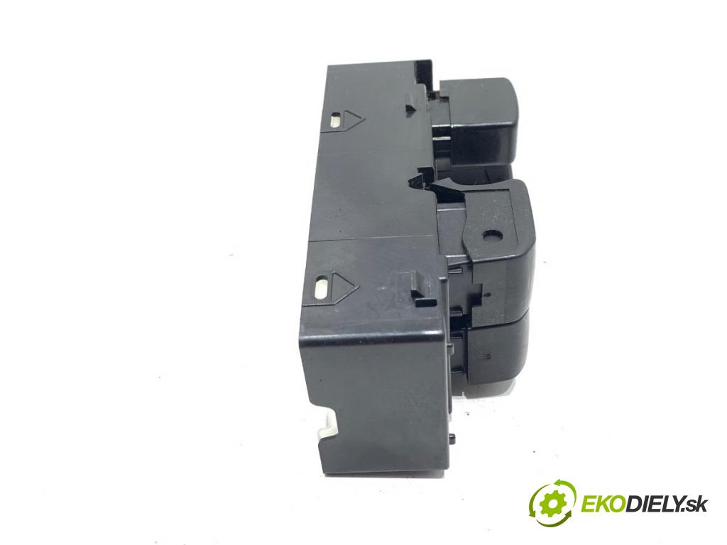 NISSAN MICRA K13 liftback 2015 59 kW 1.2 1198 Prepínač okien  (Prepínacie páčky pod volantom)