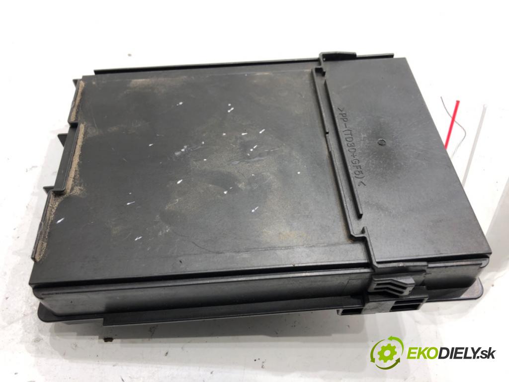 NISSAN MICRA K13 liftback 2015 59 kW 1.2 1198 modul BSI 284B7-1HR0C (Pojistková skříňka)