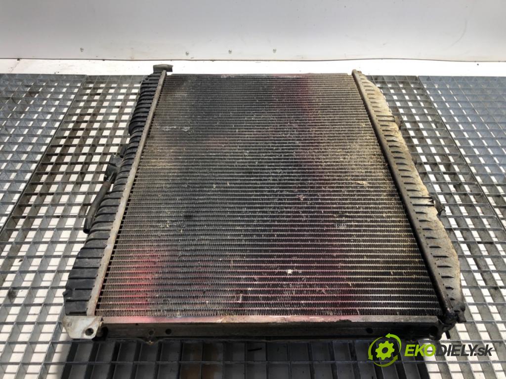 NISSAN TERRANO II samochód terenowy zamknięty 1994 91 kW 2.4 i 12V 4WD 2389 chladič vody  (Vodní chladič)