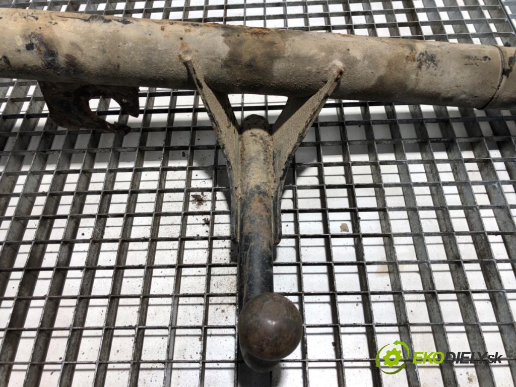 NISSAN TERRANO II samochód terenowy zamknięty 1994 91 kW 2.4 i 12V 4WD 2389 Hák tažné zařízení  (Tažné zařízení)