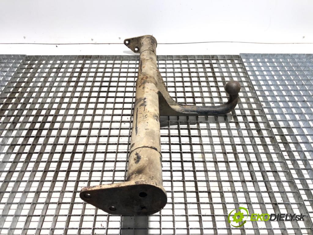 NISSAN TERRANO II samochód terenowy zamknięty 1994 91 kW 2.4 i 12V 4WD 2389 Hák tažné zařízení  (Tažné zařízení)